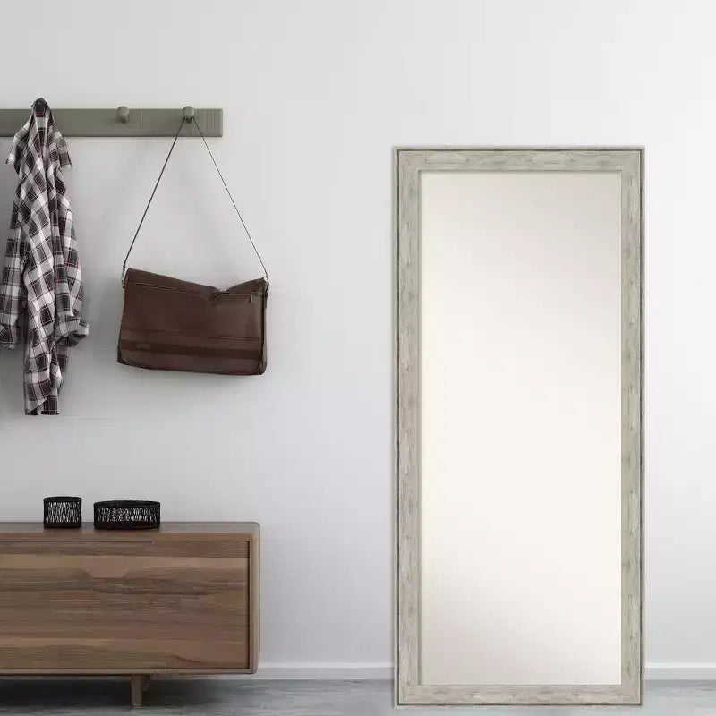Miroir pleine longueur à poser ou à incliner, à cadre craquelé, 29 po x 65 po métallique - Amanti Art : cadre en polystyrène, fixation murale