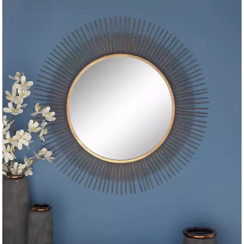 Miroir Mural Étoile 36" en Métal Doré - Olivia & May : Cadre en Fer, Aucun Assemblage Requis, Décoration Moderne