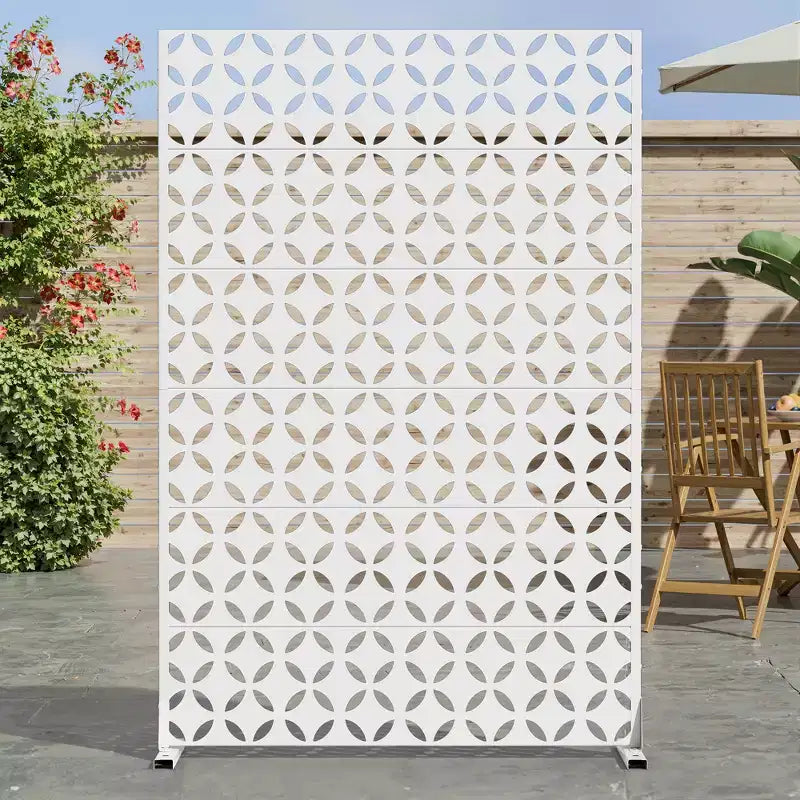 Jardinière en métal blanc Dovelina 72 H47W avec treillis pour brise-vue pour café, terrasse, jardin et balcons