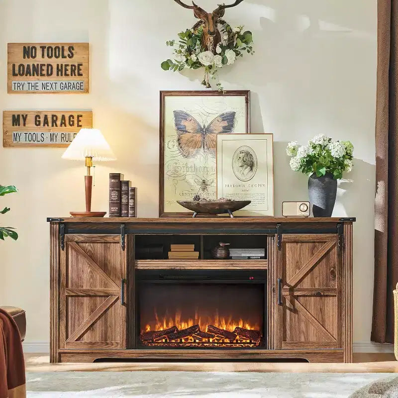 Meuble TV avec cheminée pour téléviseur de 80 pouces, meuble de divertissement style ferme de 32 pouces de haut avec tiroir, console média avec porte coulissante de style grange pour salon