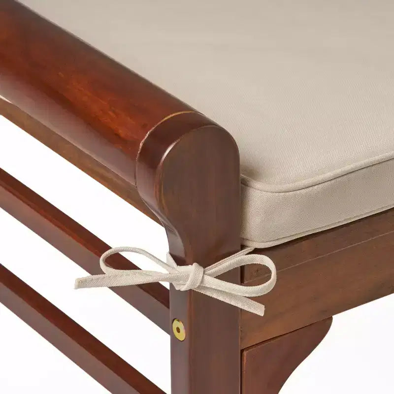 Banc contemporain GDFStudio Bykes en bois d'acacia avec coussin, acajou et crème