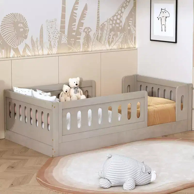 Lit de sol en bois massif Okak, plateforme double, cadre de lit avec garde-corps, design discret pour chambre d'enfants et d'adolescents