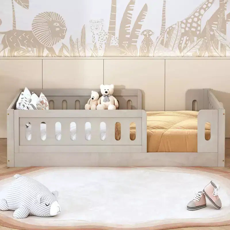 Lit de sol en bois massif Okak, plateforme double, cadre de lit avec garde-corps, design discret pour chambre d'enfants et d'adolescents