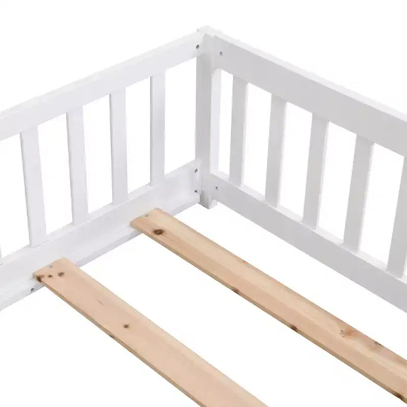 Lit jumeau Okak avec tête de lit, cadre de lit plateforme en bois massif avec clôture, adapté aux enfants, bois de pin, blanc