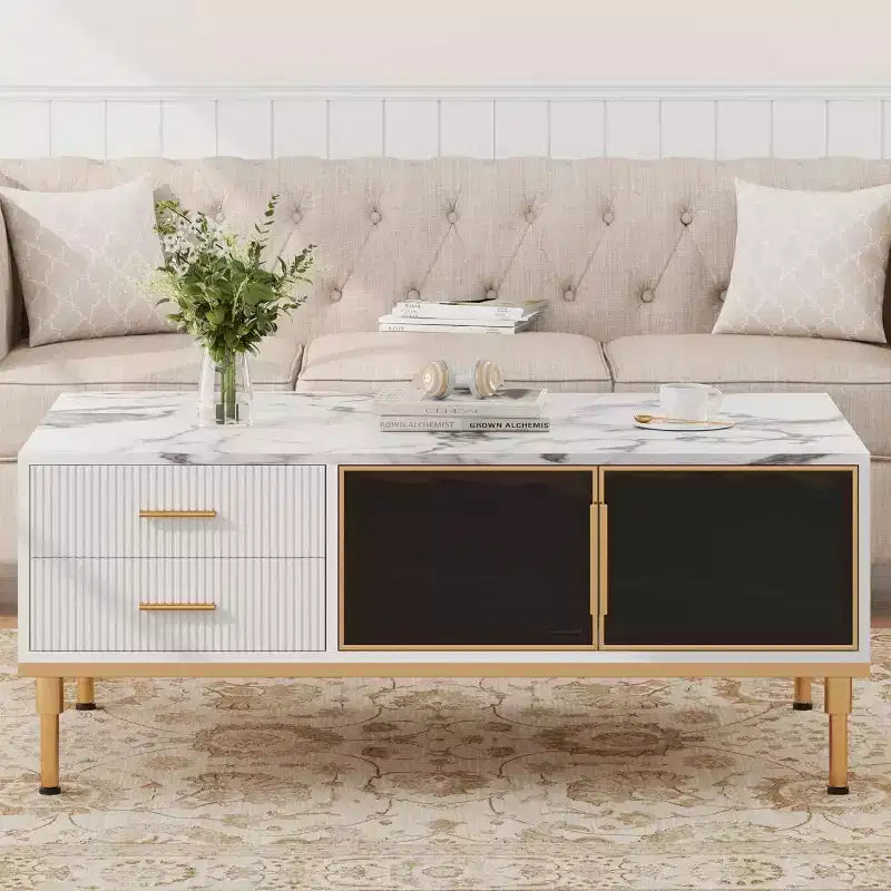 Table basse Acekool en faux marbre, table basse rectangulaire cannelée avec 4 tiroirs, 4 portes en verre, table centrale moderne en bois avec pieds en métal