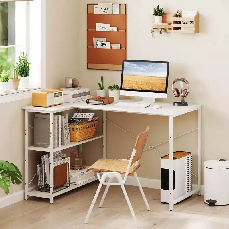 Bureau d'ordinateur Costway en forme de L avec prises de courant, étagère réglable, cadre métallique robuste, marron/blanc/noir