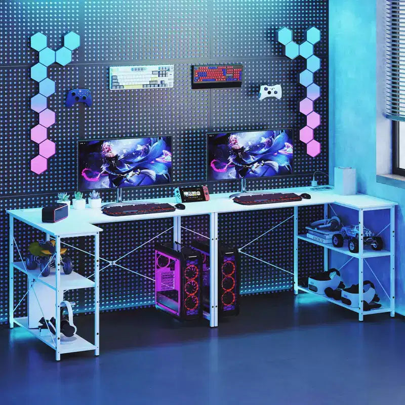 Bureau d'ordinateur Costway en forme de L avec prises de courant, étagère réglable, cadre métallique robuste, marron/blanc/noir