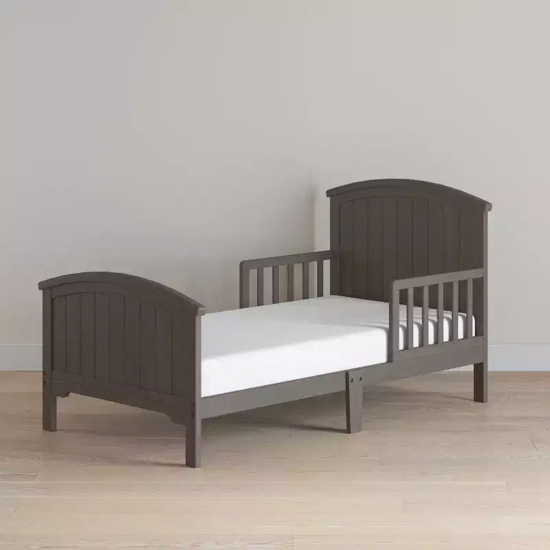Lit de tout-petit Hampton Arch Top de Child Craft pour enfants avec barrières de sécurité, conception basse, fabriqué en pin, lignes épurées s'adaptant à tout décor