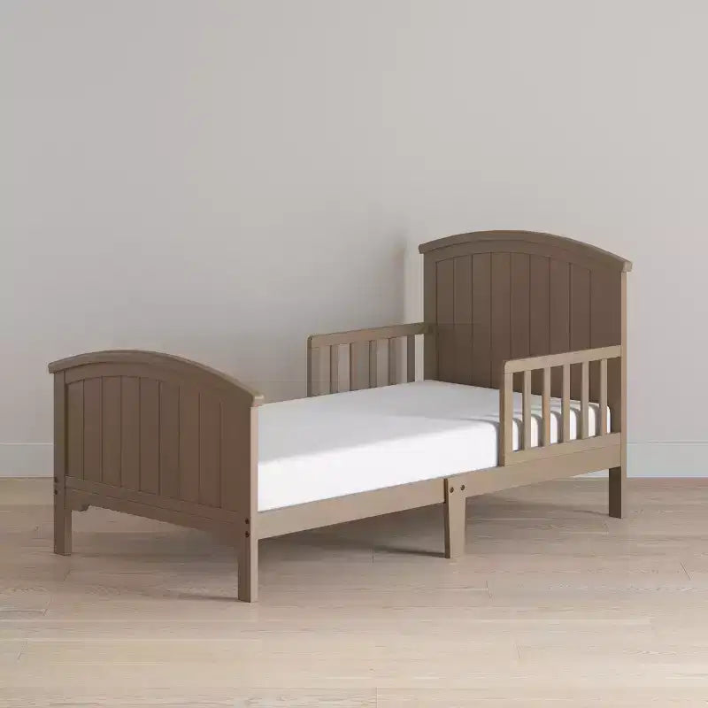Lit de tout-petit Hampton Arch Top de Child Craft pour enfants avec barrières de sécurité, conception basse, fabriqué en pin, lignes épurées s'adaptant à tout décor