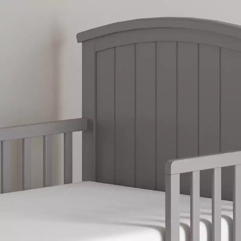 Lit de tout-petit Hampton Arch Top de Child Craft pour enfants avec barrières de sécurité, conception basse, fabriqué en pin, lignes épurées s'adaptant à tout décor