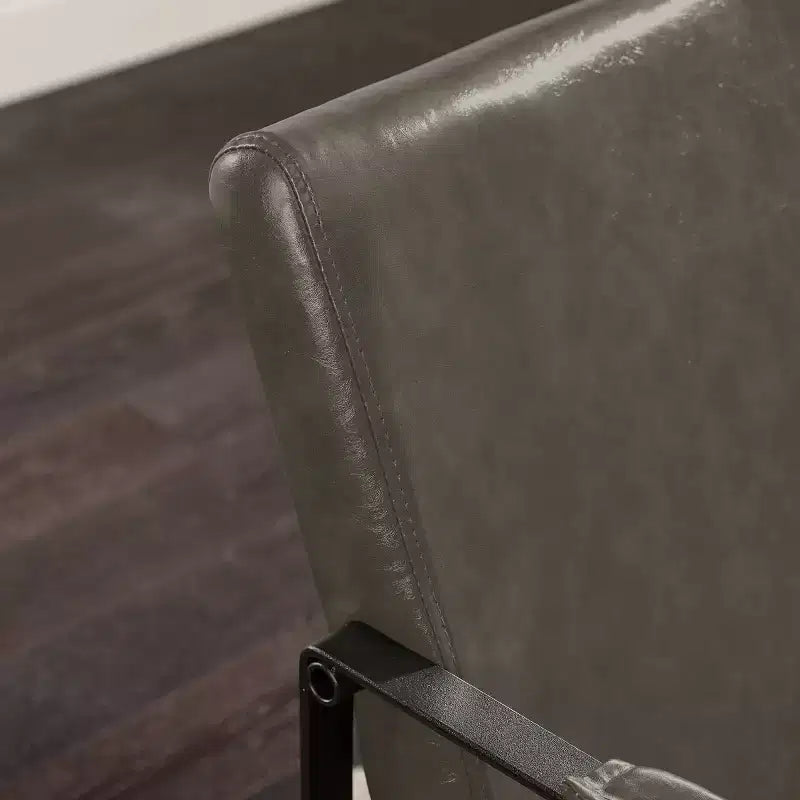 Chaise d'appoint Art Leon avec assise et dossier rembourrés en similicuir