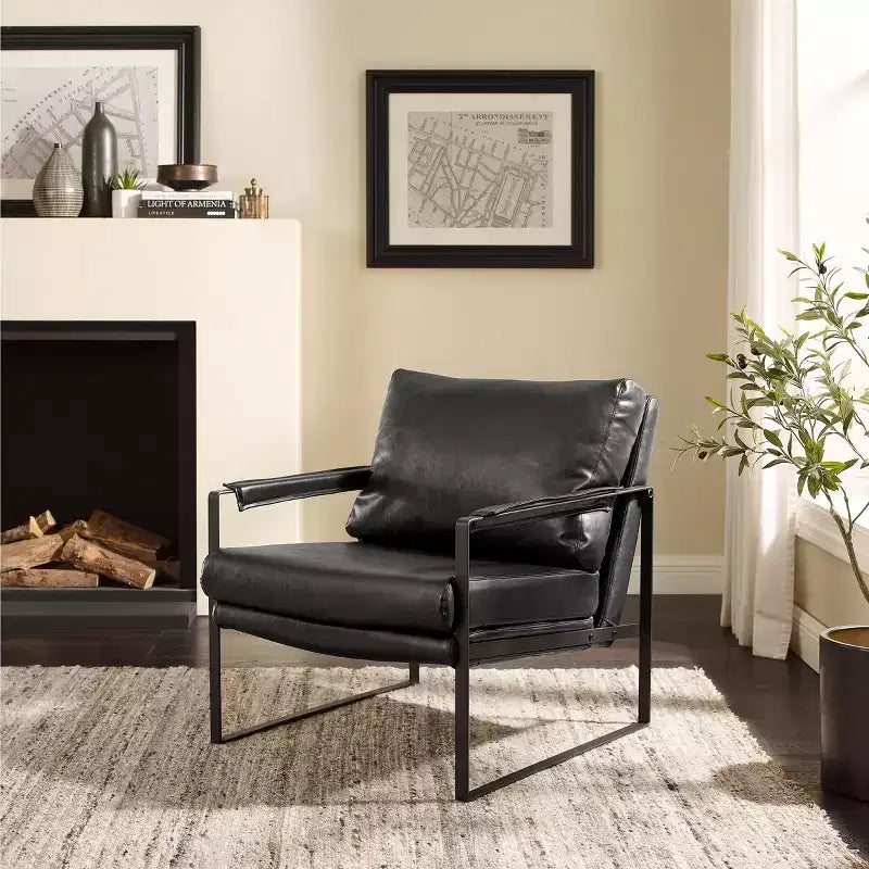 Chaise d'appoint Art Leon avec assise et dossier rembourrés en similicuir