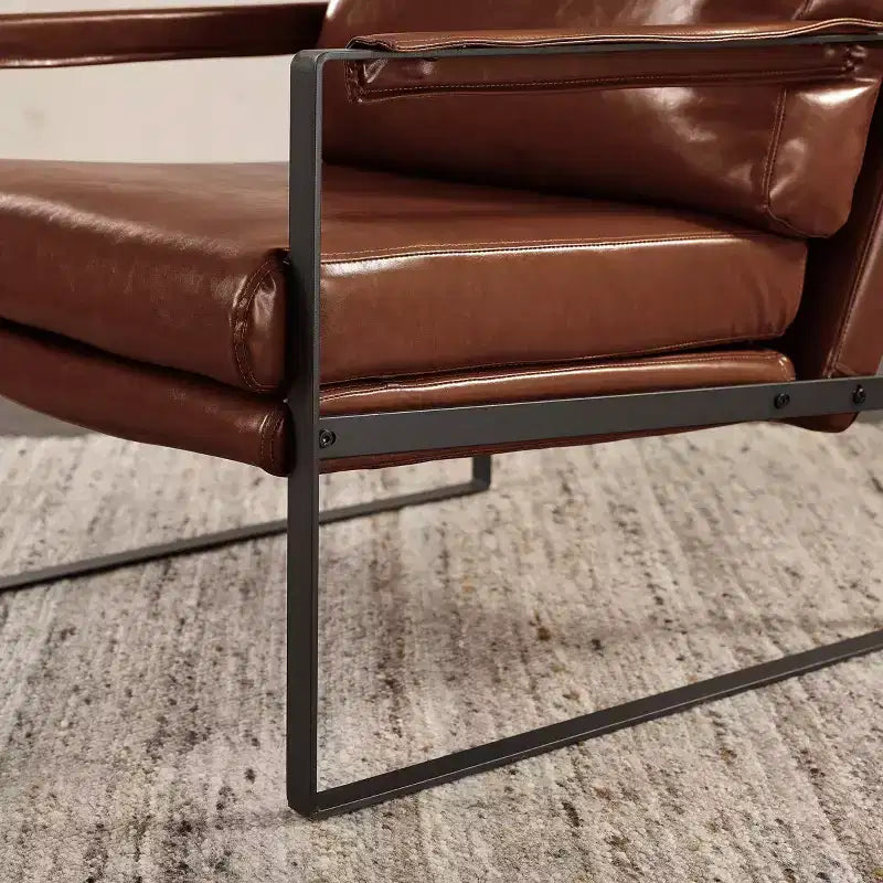 Chaise d'appoint Art Leon avec assise et dossier rembourrés en similicuir