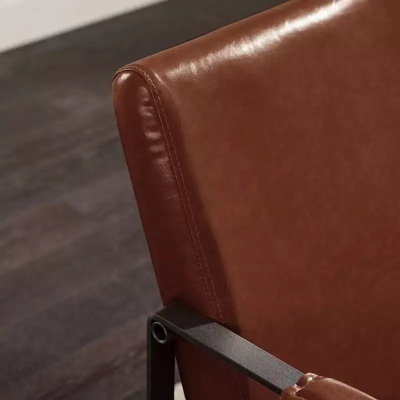 Chaise d'appoint Art Leon avec assise et dossier rembourrés en similicuir