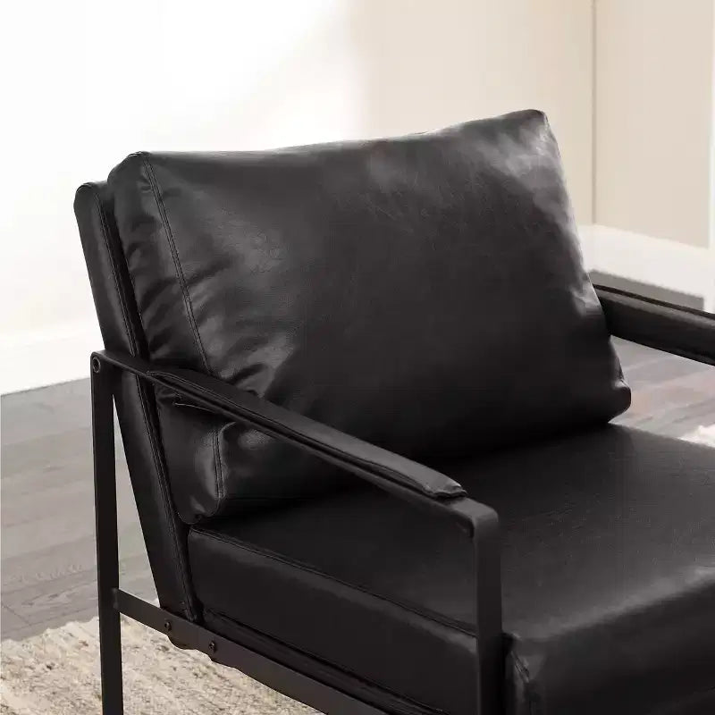 Chaise d'appoint Art Leon avec assise et dossier rembourrés en similicuir