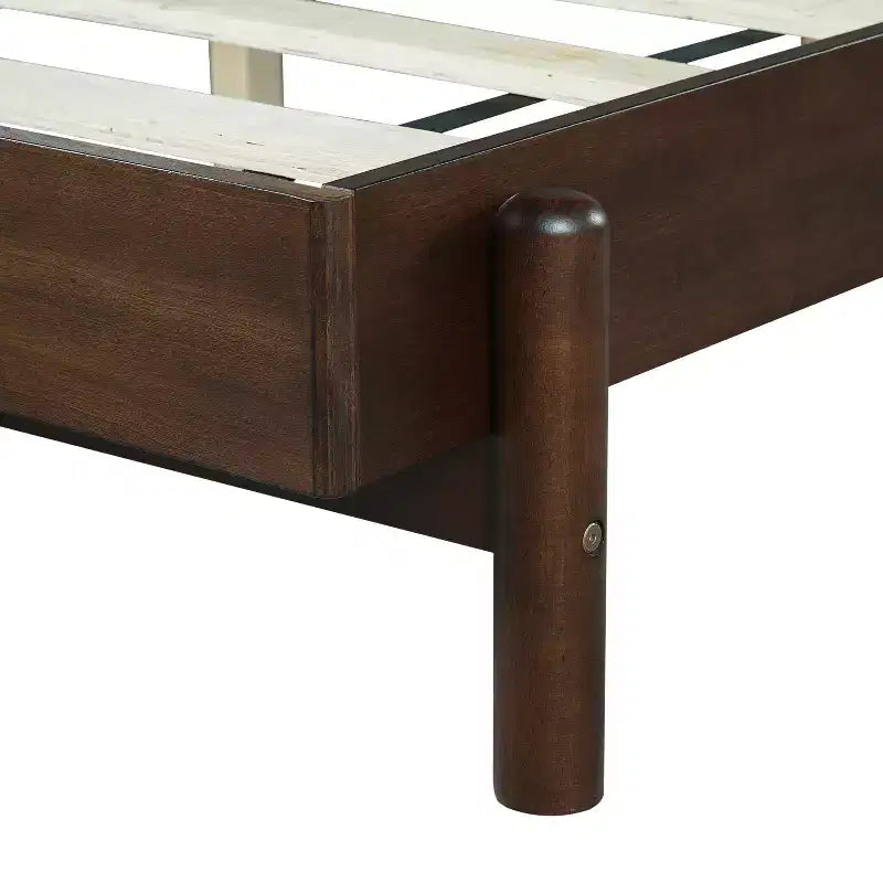 Lit Christopher Knight Home Evelyn en bois d'hévéa de style milieu de siècle avec tête de lit rembourrée