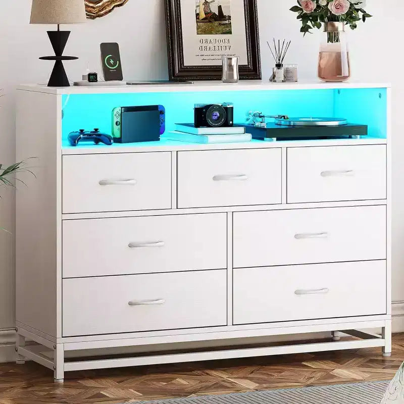 Zstar Commode moderne 7 tiroirs avec lumières LED et station de charge pour salon, couloir