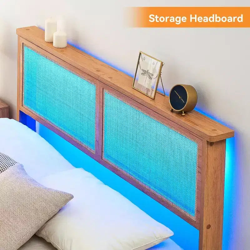 Cadre de lit en rotin avec tête de lit en rotin naturel, cadre de lit Queen avec lumières LED, cadre de lit Queen en rotin avec tête de lit