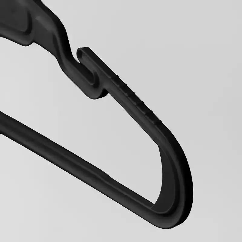 Cintres IRIS USA, cintres en plastique souple et durable avec encoches pour les épaules et crochets pour accessoires
