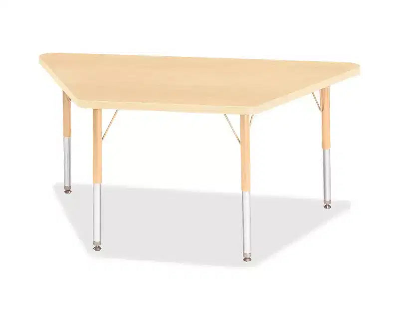 Table trapézoïdale Jonti-Craft Berries avec plateau en érable, hauteur élémentaire (24 x 48) en beige
