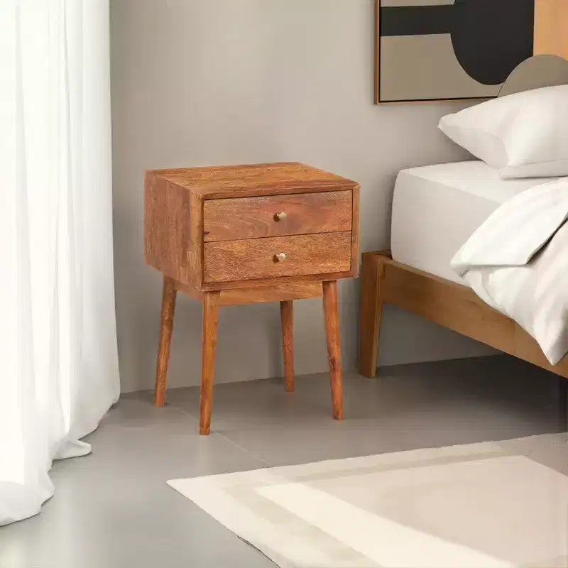 Table de chevet Royal Hampton avec 2 tiroirs et poignées en laiton, en bois de manguier