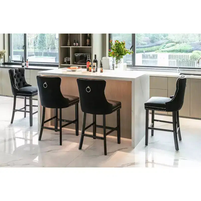 Okak Lot de 2 tabourets de bar contemporains en velours avec capitonnage et garniture cloutée chromée, tabourets rembourrés avec pieds en bois pour îlot de cuisine