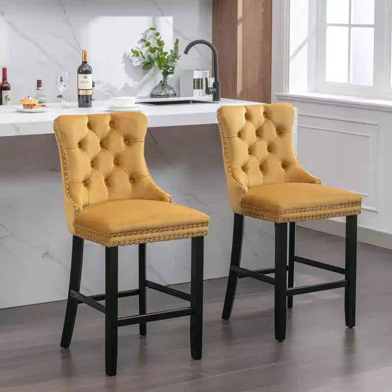 Okak Lot de 2 tabourets de bar contemporains en velours avec capitonnage et garniture cloutée chromée, tabourets rembourrés avec pieds en bois pour îlot de cuisine