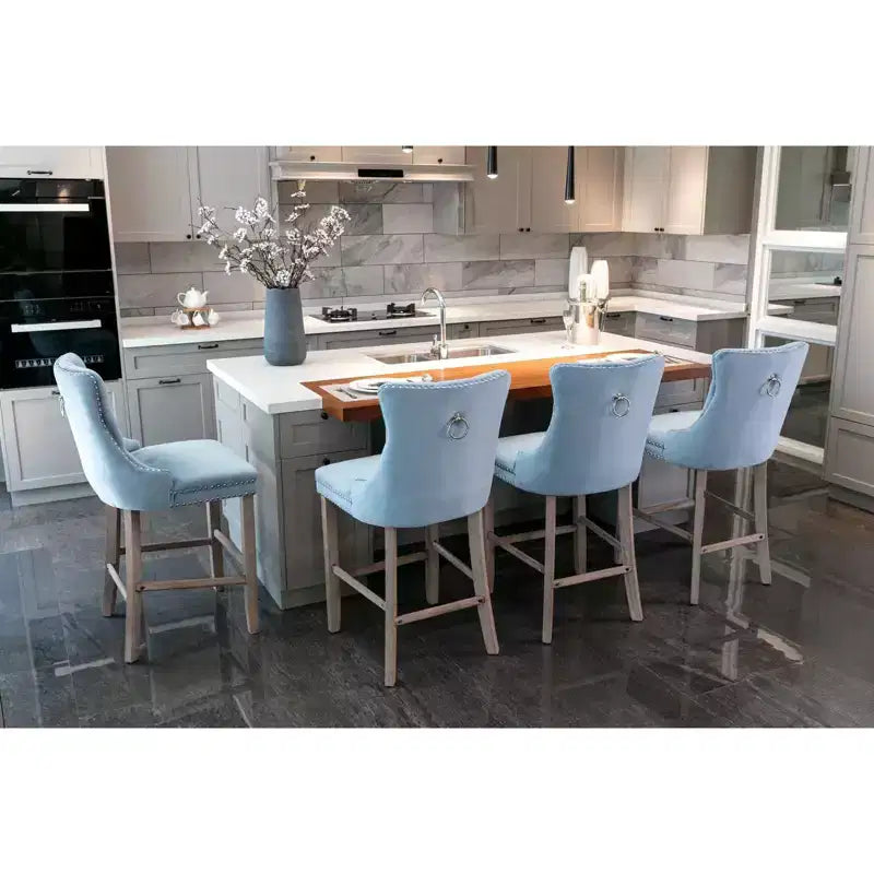Okak Lot de 2 tabourets de bar contemporains en velours avec capitonnage et garniture cloutée chromée, tabourets rembourrés avec pieds en bois pour îlot de cuisine