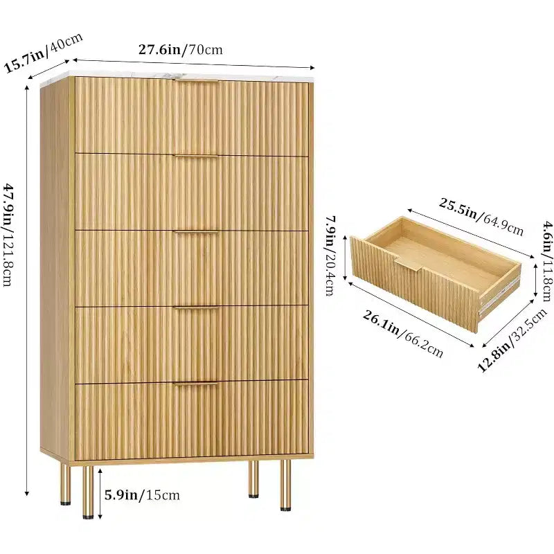 Commode DobleePy à 5 tiroirs en chêne avec plateau en faux marbre, commode moderne en bois cannelé avec poignées dorées pour chambre à coucher, salon, entrée, hauteur 122 cm