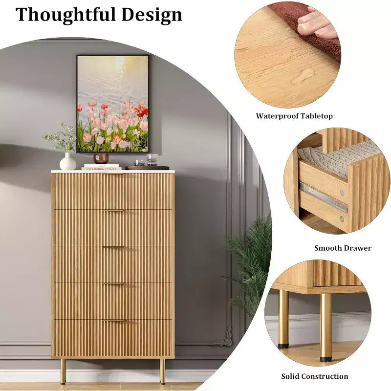 Commode DobleePy à 5 tiroirs en chêne avec plateau en faux marbre, commode moderne en bois cannelé avec poignées dorées pour chambre à coucher, salon, entrée, hauteur 122 cm