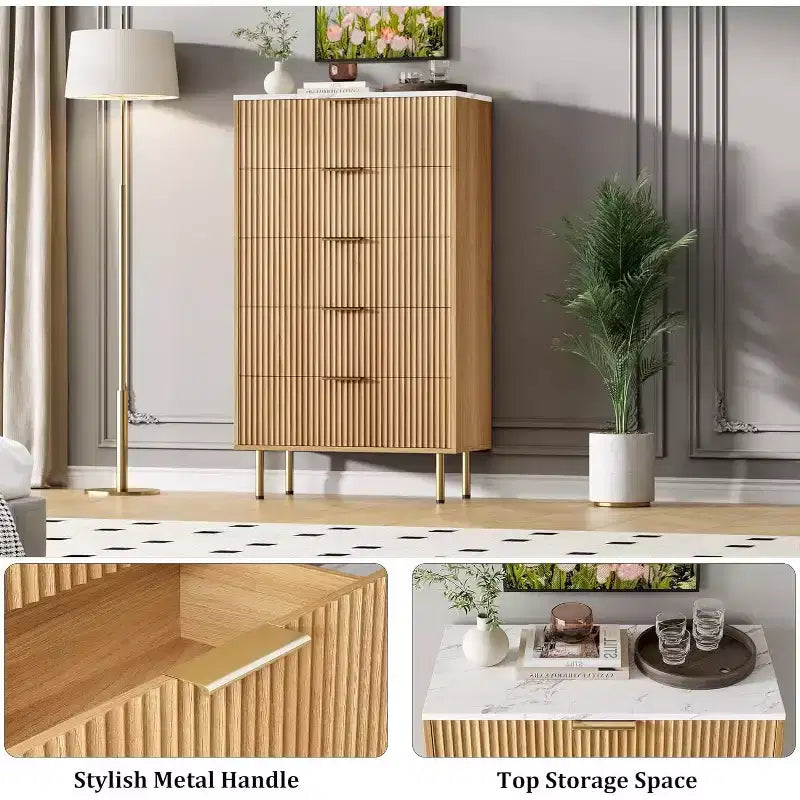 Commode DobleePy à 5 tiroirs en chêne avec plateau en faux marbre, commode moderne en bois cannelé avec poignées dorées pour chambre à coucher, salon, entrée, hauteur 122 cm