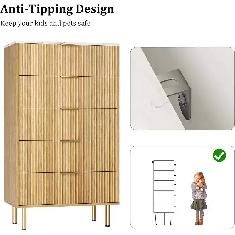 Commode DobleePy à 5 tiroirs en chêne avec plateau en faux marbre, commode moderne en bois cannelé avec poignées dorées pour chambre à coucher, salon, entrée, hauteur 122 cm