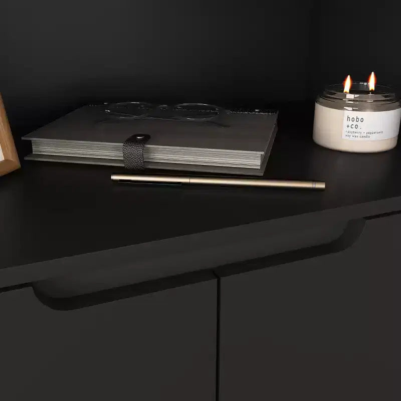 MAYEERTY Bibliothèque haute en verre trempé avec étagères réglables, Armoire 4 portes en MDF peint noir pour salon/chambre à coucher