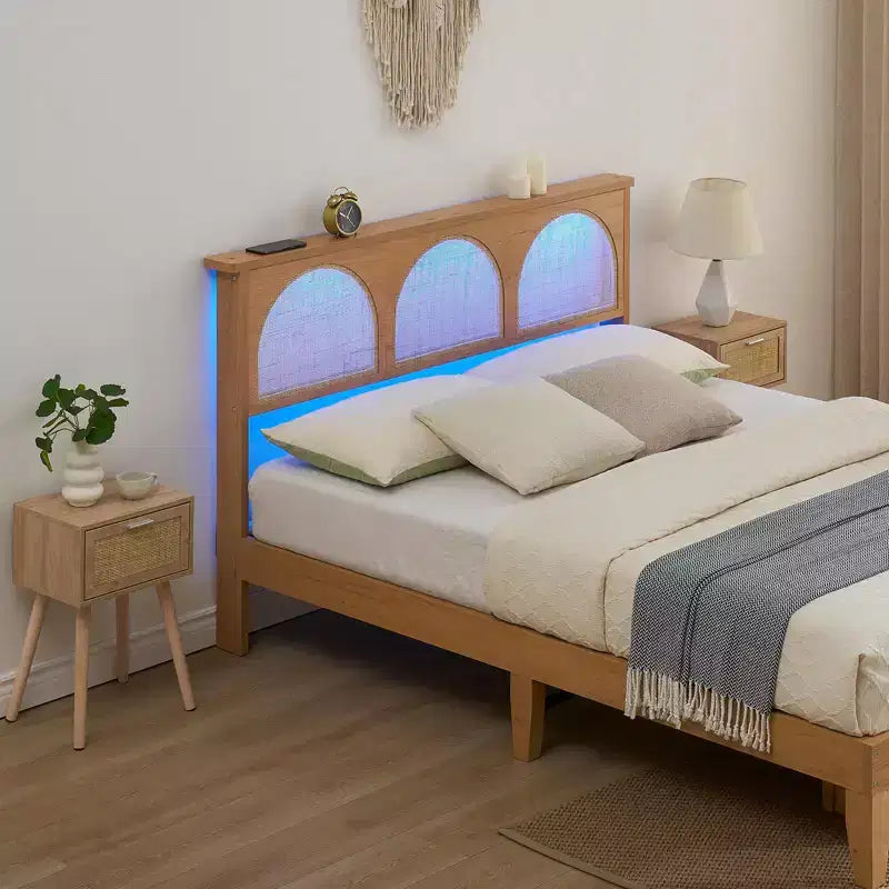 Cadre de lit en rotin avec tête de lit en rotin naturel, cadre de lit Queen avec lumières LED, cadre de lit plateforme avec tête de lit, pas besoin de sommier tapissier