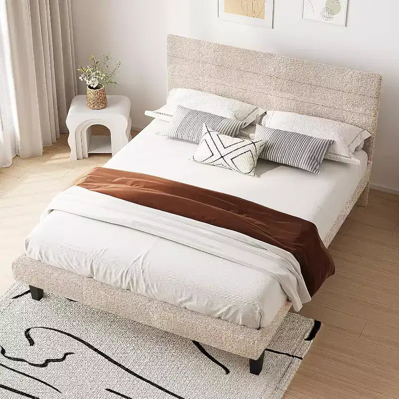 Cadre de lit rembourré VINGLI avec tête de lit réglable en bouclette, lit plateforme confortable à profil bas avec lattes en bois, crème, silencieux, beige
