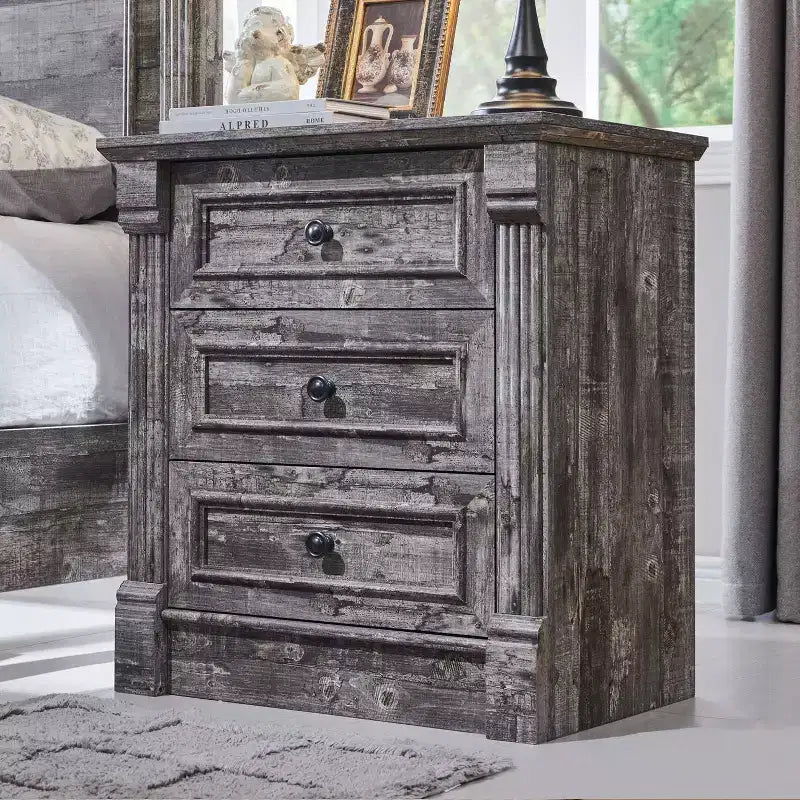 Table de chevet Mastgoal 26 avec station de charge, table d'appoint rustique en bois de style ferme de 23,6 pouces et 3 tiroirs