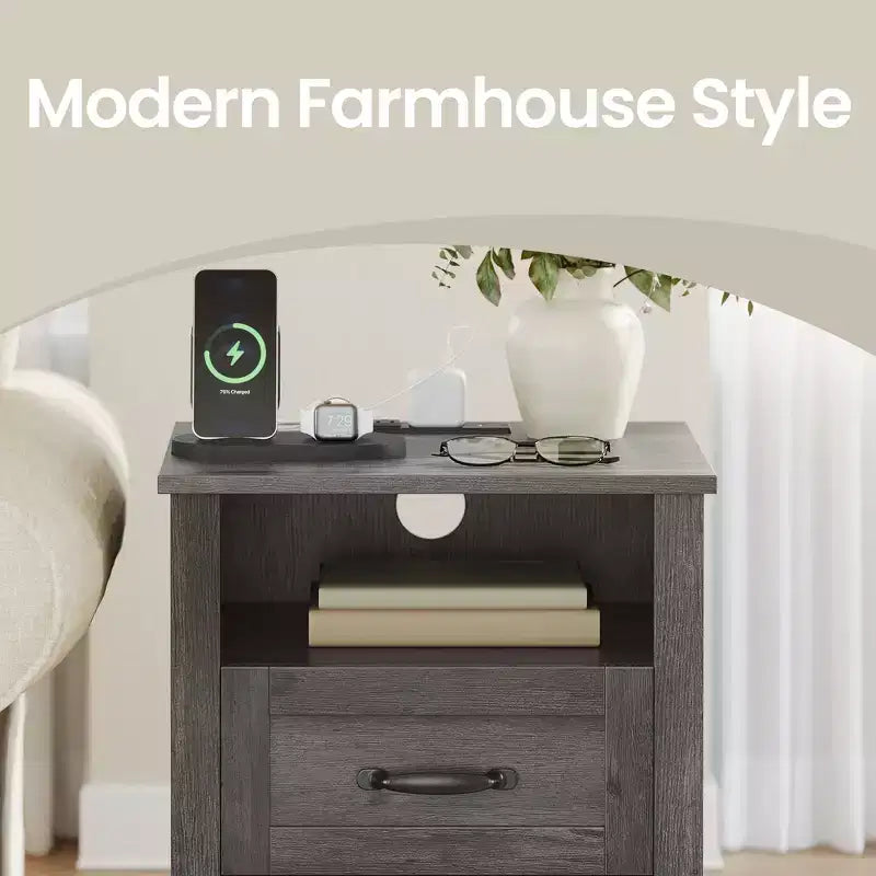 Table de chevet de ferme avec station de recharge, table de chevet à 2 tiroirs, étagère ouverte, ports USB et prises secteur, pour chambre et salon