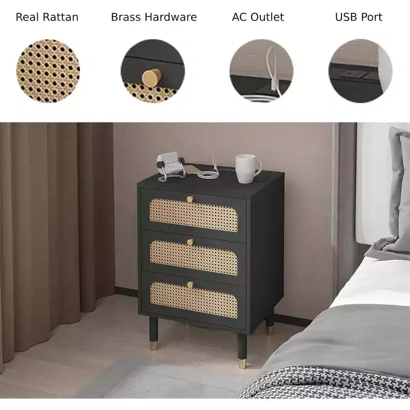 Table de chevet en rotin VINGLI avec station de recharge, table de chevet noire de 68,5 cm avec 3 tiroirs pour chambre à coucher