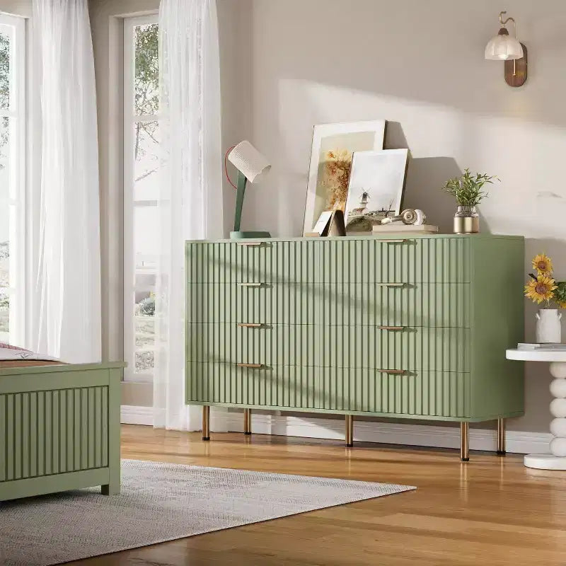 Commode à 8 tiroirs cannelés de 55", commode moderne en bois avec pieds dorés, tiroirs de rangement profonds pour chambre à coucher, salon, couloir.
