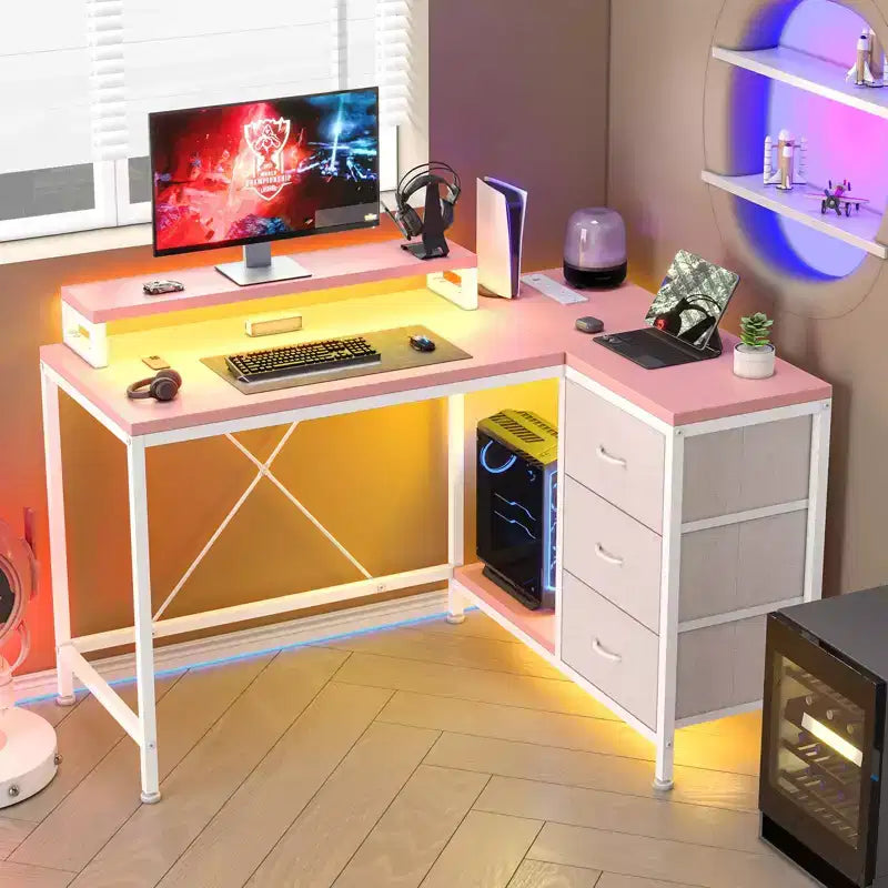 Bureau d'ordinateur de 43 pouces, bureau en L avec prises de courant et lumières LED, bureau de jeu à 3 tiroirs avec étagères de rangement et support d'écran