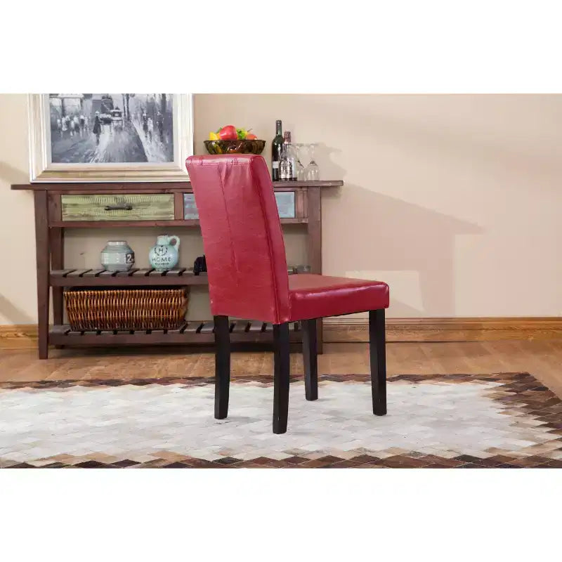 Chaises de salle à manger de style urbain Okak, chaises Parsons lot de 2, revêtement en similicuir résistant aux UV, pieds en bois massif couleur expresso et dossier fin