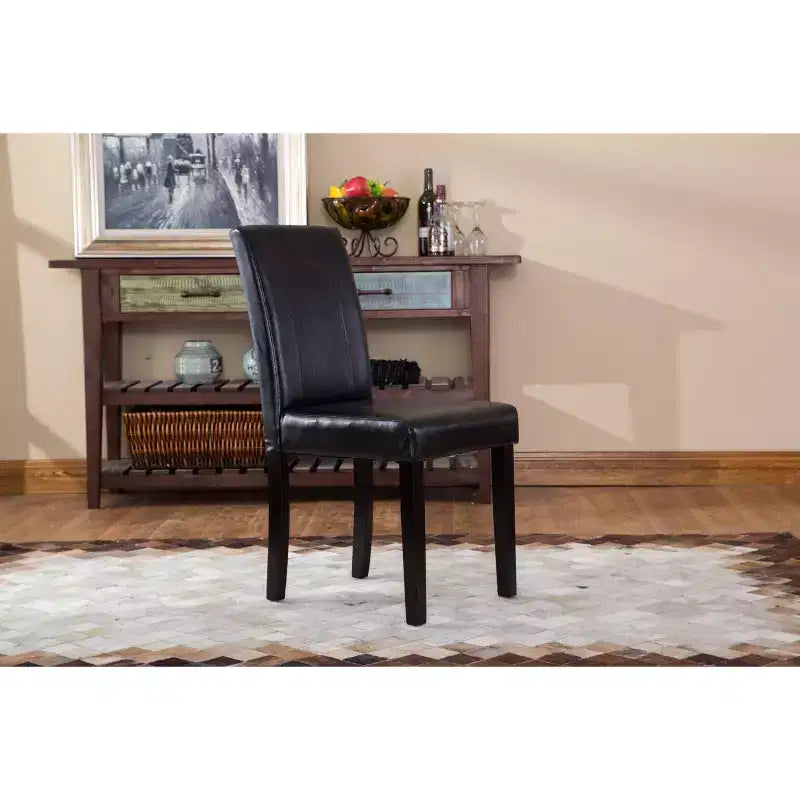 Chaises de salle à manger de style urbain Okak, chaises Parsons lot de 2, revêtement en similicuir résistant aux UV, pieds en bois massif couleur expresso et dossier fin