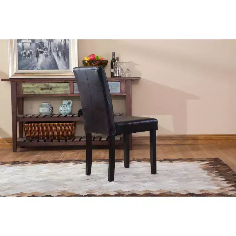 Chaises de salle à manger de style urbain Okak, chaises Parsons lot de 2, revêtement en similicuir résistant aux UV, pieds en bois massif couleur expresso et dossier fin