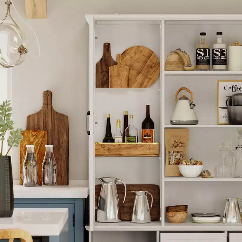 Meuble de cuisine blanc Famapy : Portes en verre, casier à vin, zones de rangement multiples. Idéal pour l'exposition et le rangement.