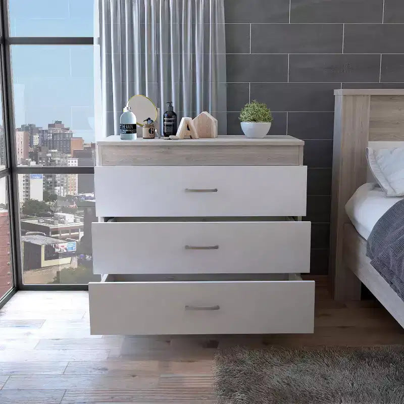 Commode compacte Okak Modern à 3 tiroirs finition bois, tiroirs superposés pour un grand espace de rangement, poignées métalliques pour salon/chambre/bureau