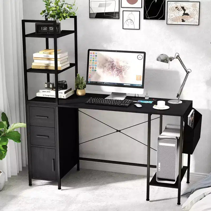 Bureau Costway avec lumières LED et prises de courant, étagères ouvertes, 2 tiroirs et armoire.