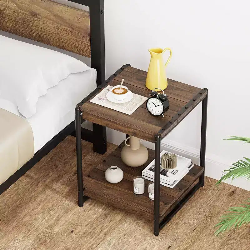 Table d'appoint/de chevet de ferme carrée en bois de 20'' avec 2 étagères - Table d'appoint/de chevet moderne avec cadre en métal pour lit/canapé - Meuble d'appoint