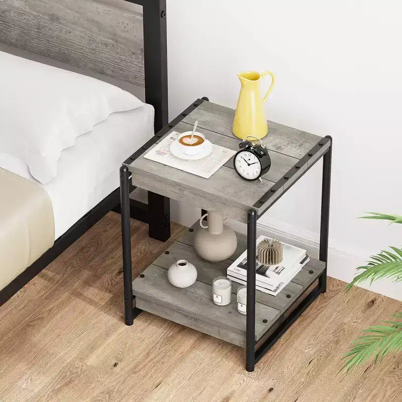 Table d'appoint/de chevet de ferme carrée en bois de 20'' avec 2 étagères - Table d'appoint/de chevet moderne avec cadre en métal pour lit/canapé - Meuble d'appoint