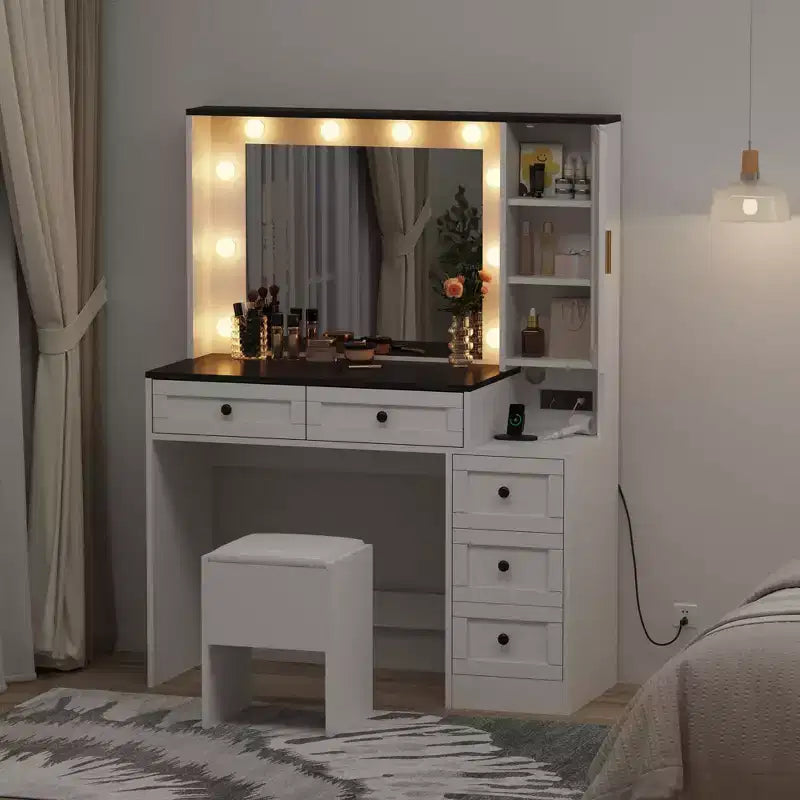 Coiffeuse et tabouret GustoWave, coiffeuse avec lumières et station de recharge, tiroirs et étagères de rangement cachées