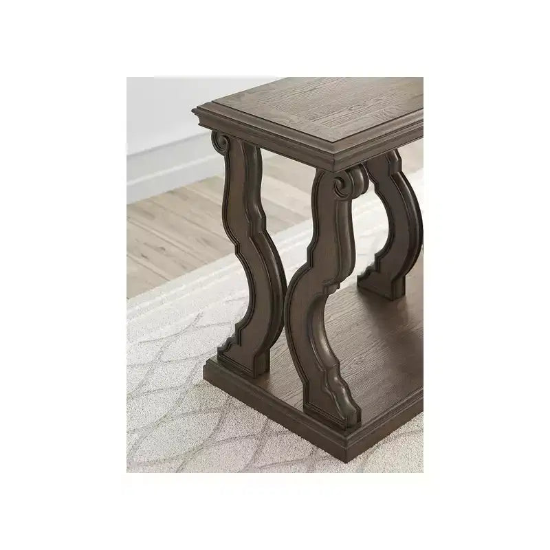 Signature Design by Ashley Maylee, table de canapé, finition brun foncé avec pieds en volutes, bois massifs avec placages de chêne et de frêne